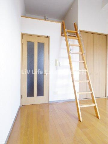 ハイツ市川の洋室