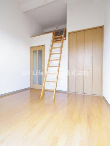 ハイツ市川の洋室