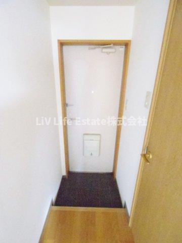 ハイツ市川の玄関