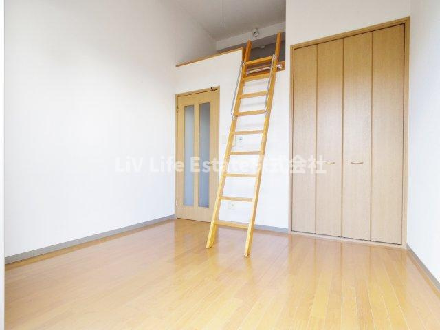 ハイツ市川の居間・リビング