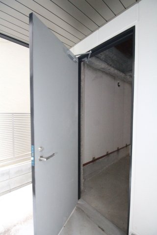 ブロス森小路の玄関