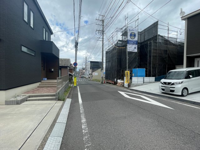 新築戸建・建売　郡山市麓山二丁目　Livele Garden　全1棟の前面道路含む現地写真