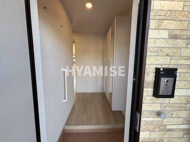 コンフィーエⅢの玄関