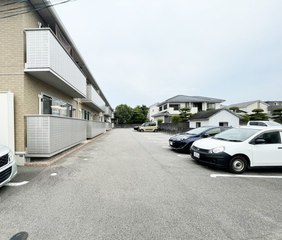 ノール プラージュの駐車場