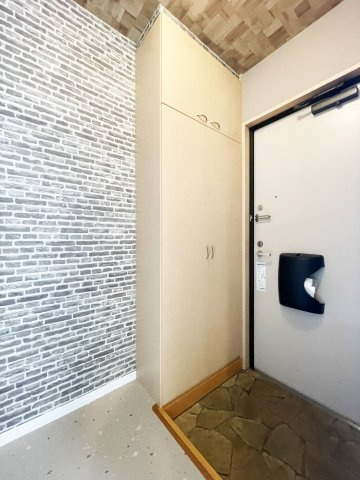 コスモ　スクエア　Ｂ棟の玄関