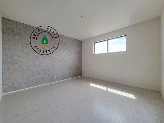 熊本市南区出仲間3丁目第1-2棟（2号棟）　の寝室|主寝室には収納力に優れたクローゼットがありますので、お部屋もすっきり片付きます。