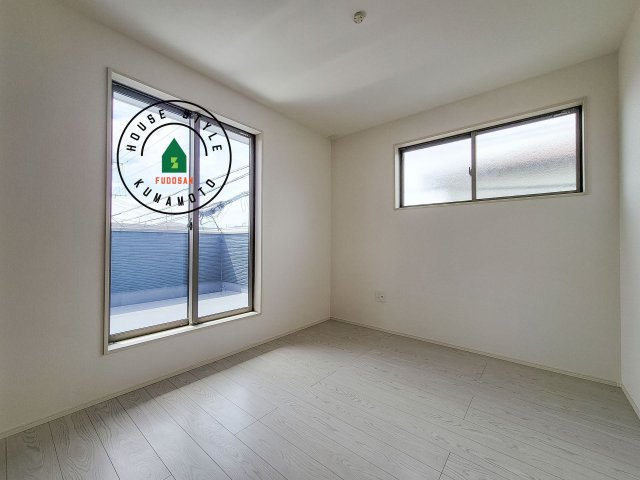 熊本市南区出仲間3丁目第1-2棟（2号棟）　の洋室|採光良好な洋室は全居室、複層ガラスの遮熱効果と断熱効果で、一年中快適に過ごせます。