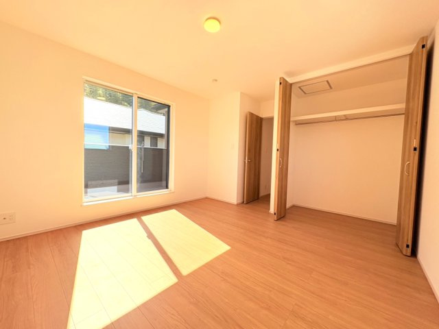 京地4丁目新築一戸建の洋室