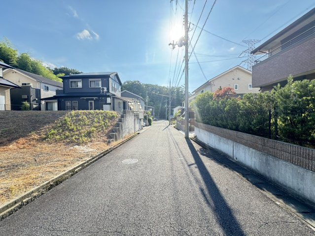 京地4丁目新築一戸建の前面道路含む現地写真