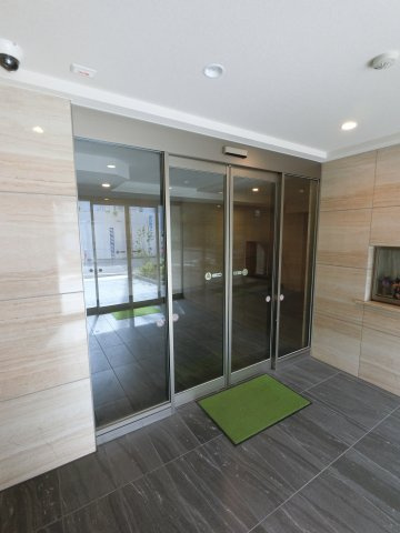 LIME RESIDENCE HIGASHINAKAYAMAのエントランス