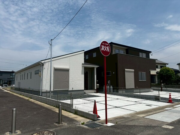 リーブルガーデン碧南第59三宅町　全4棟　新築戸建の前面道路含む現地写真