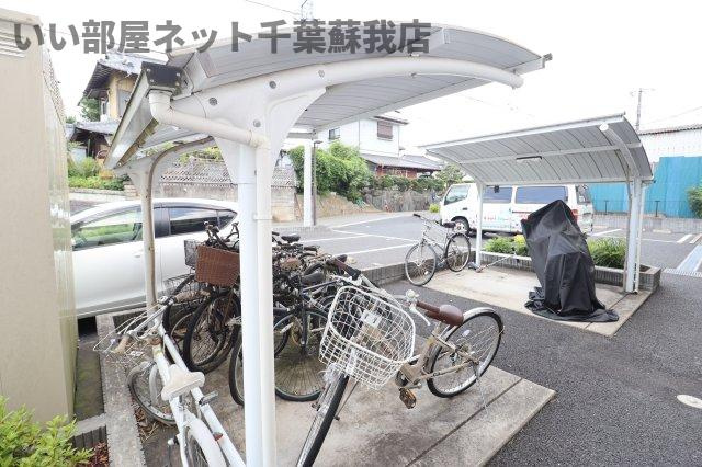 ワンダーランドのエントランス|駐輪場