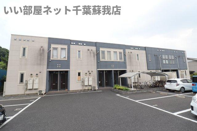 ワンダーランドの駐車場|明るい色調の室内です