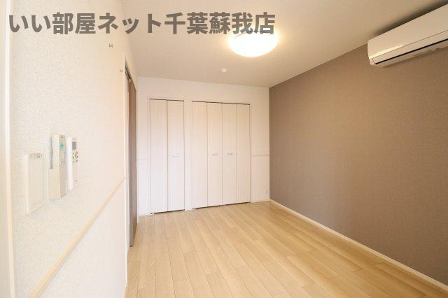 リバーサイドⅡの洋室|明るい洋室です