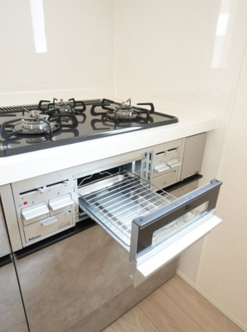 【キッチン】 | リナージュ熊本市南区御幸笛田1丁目24-1期　2号棟 | ガスコンロ