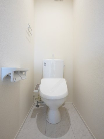 【トイレ】 | リナージュ熊本市南区御幸笛田1丁目24-1期　2号棟 | 2Fトイレ