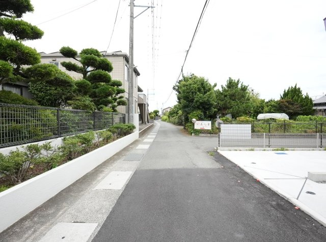 【前面道路含む現地写真】 | リナージュ熊本市南区御幸笛田1丁目24-1期　2号棟