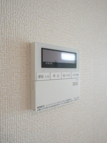 【設備】 | リナージュ熊本市南区御幸笛田1丁目24-1期　3号棟 | キッチン側の給湯器