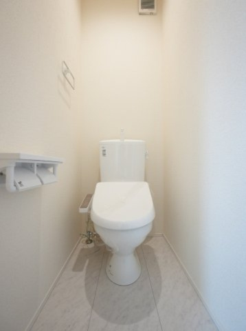 【トイレ】 | リナージュ熊本市南区御幸笛田1丁目24-1期　3号棟 | 2Fトイレ