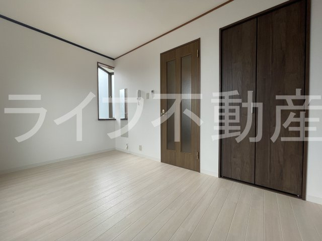 ロイヤル客坊町の居間・リビング|こちらのリビングで趣味の時間をお楽しみください