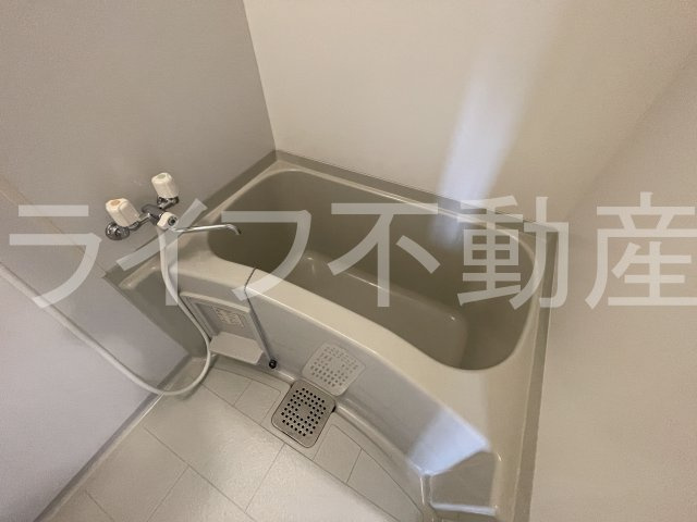 ロイヤル客坊町の浴室|落ち着いた空間のお風呂です