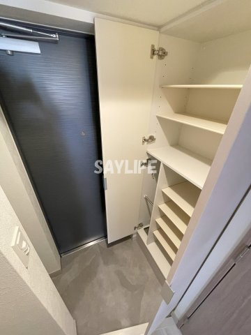 アドバンス大阪リーヴァの玄関