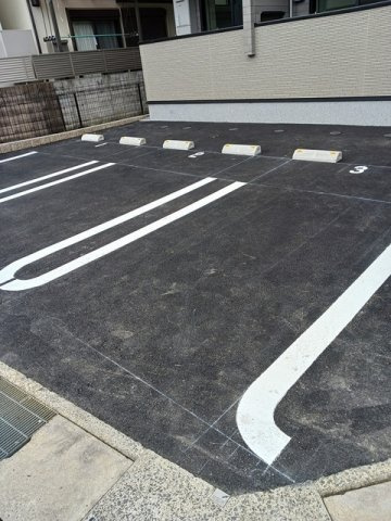 グランクレスタ　シェルの駐車場