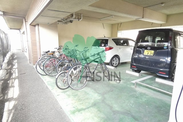 ラフォレルアンテンヌの駐車場