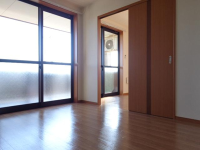 【内装】 | ルミエール | 室内