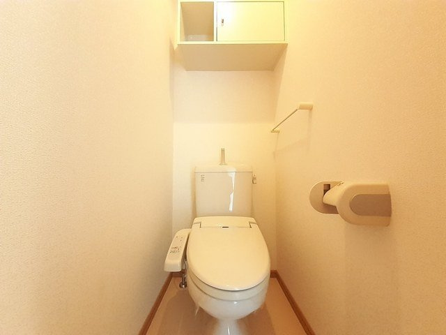 クロシェットⅡのトイレ|落ち着いた色調のトイレです