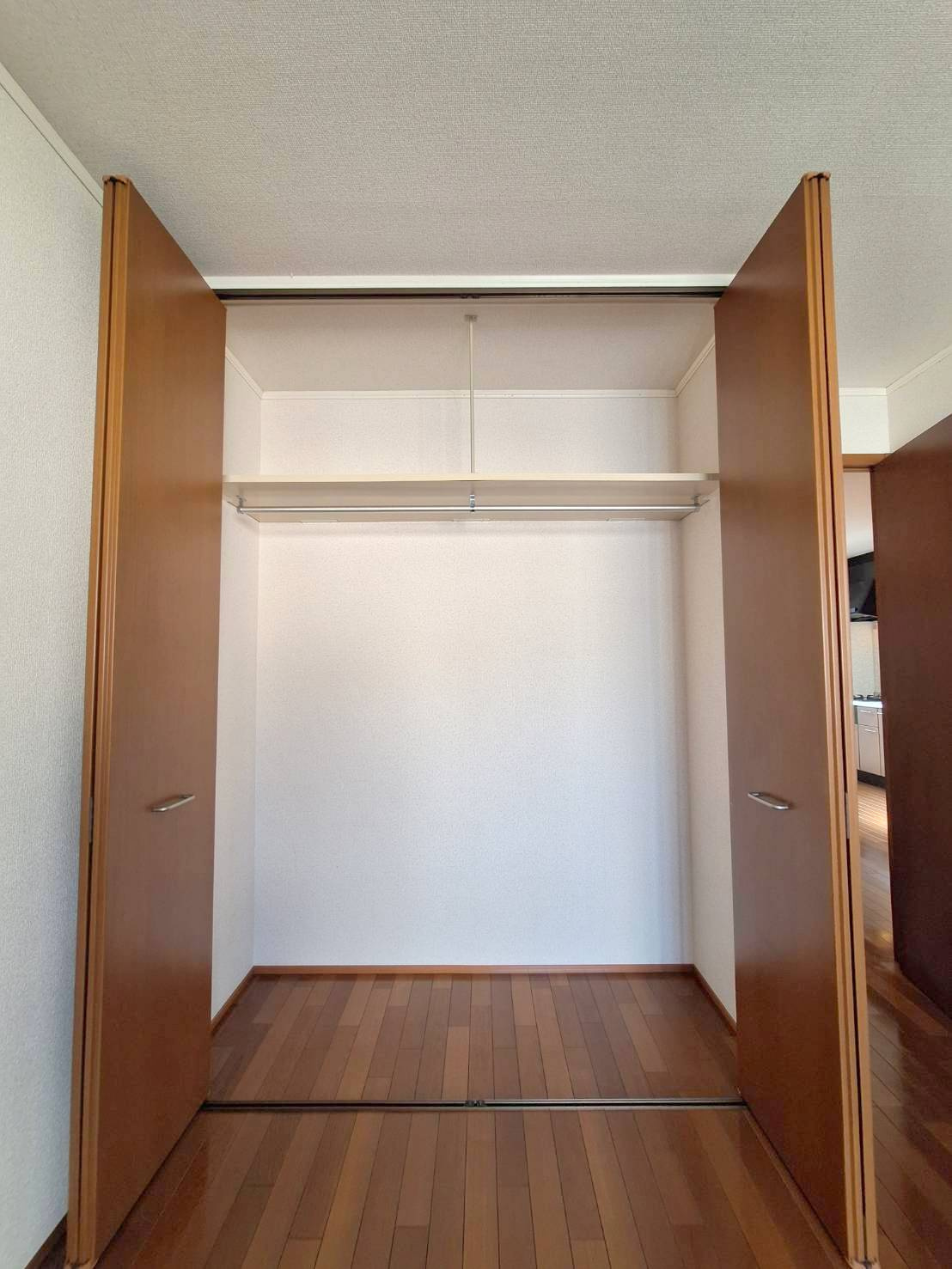 ＭＩ・ＣＡＳＡ（ミ・カサ）の洋室|ゆとりあるダイニングキッチン７帖フローリング