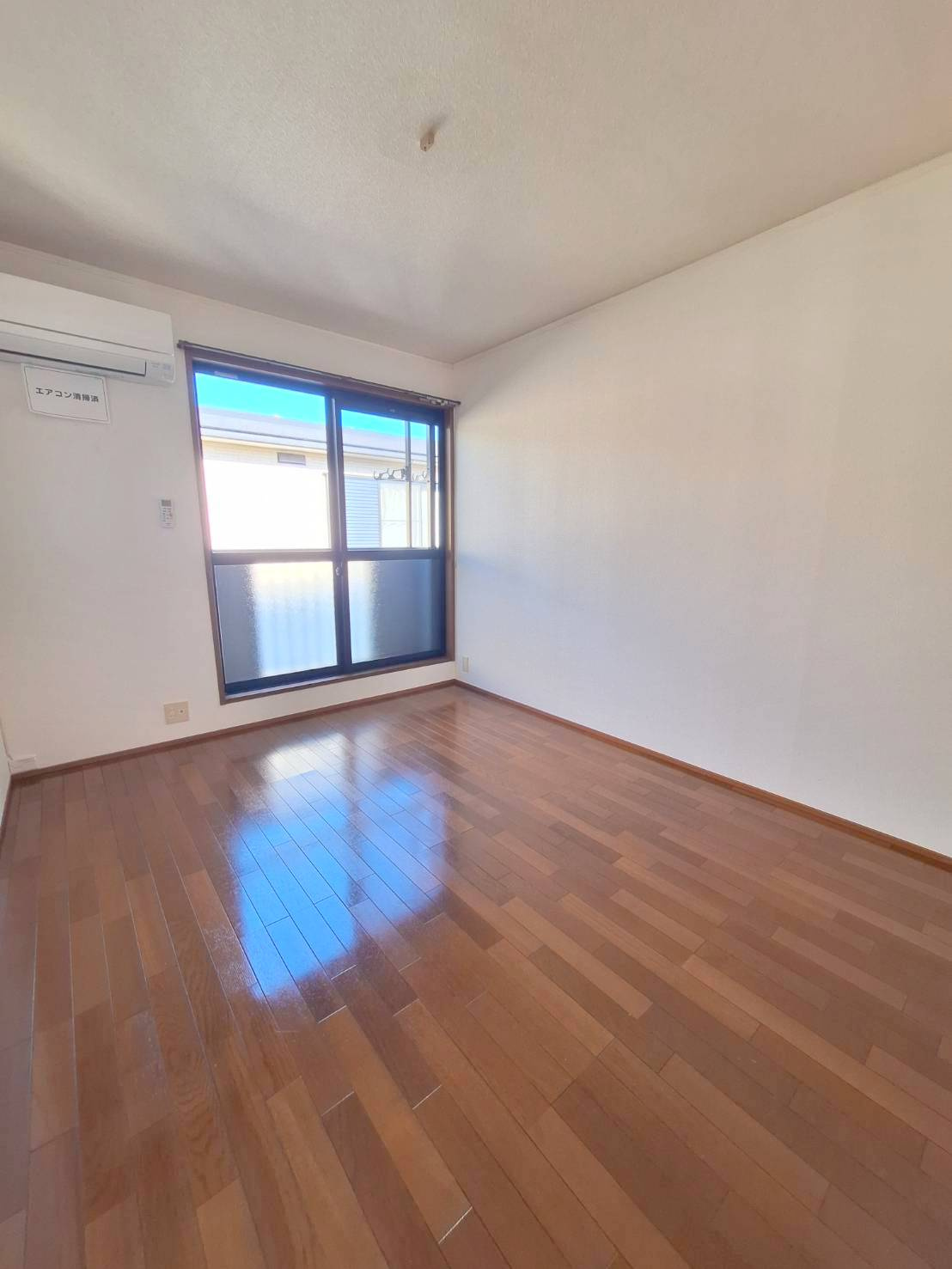 ＭＩ・ＣＡＳＡ（ミ・カサ）の玄関|天井まで高さのある下駄箱　玄関は安心のディンプルキー