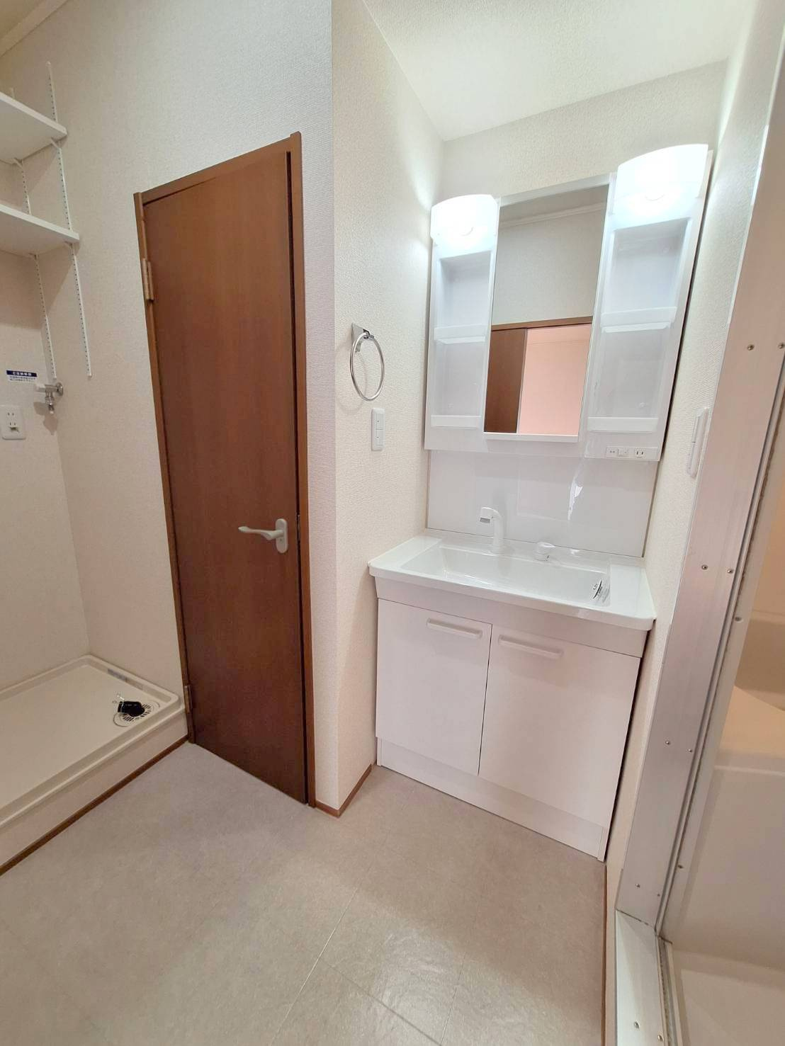 ＭＩ・ＣＡＳＡ（ミ・カサ）のキッチン|換気のできる窓付きの明るいキッチン