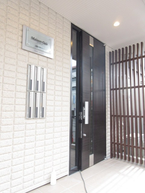 メゾン オークのエントランス|★オートロック付きのエントランス★