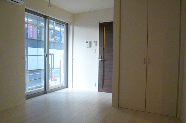 メゾン オークの居間・リビング|★明るいフローリングのお部屋です★