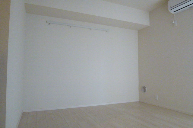 メゾン オークの寝室|★キレイなフローリングのお部屋です★