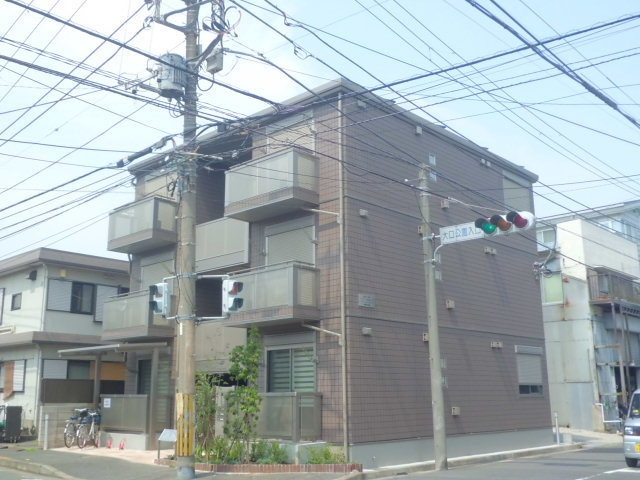 ラテルネ　横浜大口のエントランス|ユニット工法で安心のセキスイハイム施工