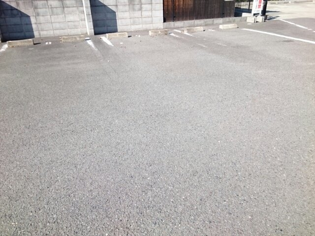 フォレスタ・高松　Ⅱの駐車場