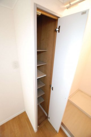 レオパレス峰の坂の内装|明るい色調の室内です