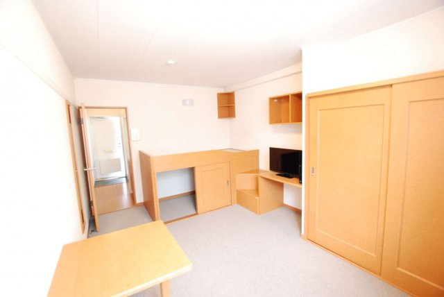 レオパレスアクシスの居間・リビング|ゆったりとした居間です