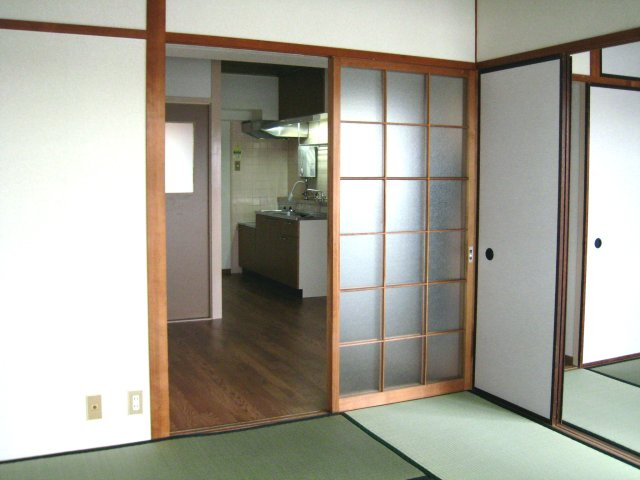 鳥山ハイツの和室|※別部屋のお写真で、現況優先と致します。