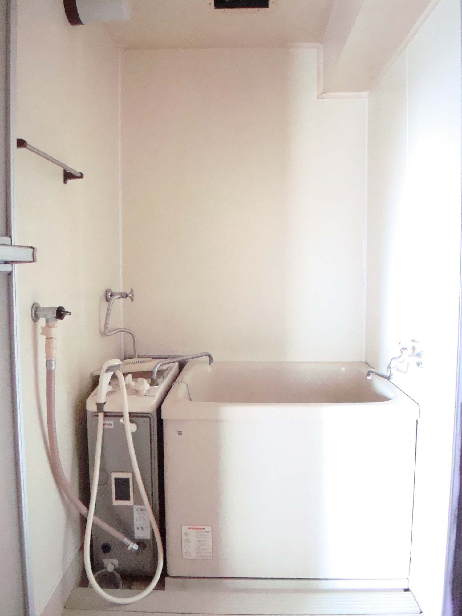 鳥山ハイツの浴室|※別部屋のお写真で、現況優先と致します。