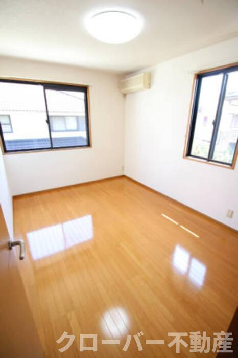 森ハイツの内装|2F 南側洋室(ｴｱｺﾝ･照明器具付)