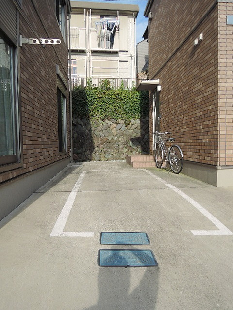 Ｅｍｙ　Ｃｏｕｒｔ　Ｂの駐車場|敷地内駐車場
