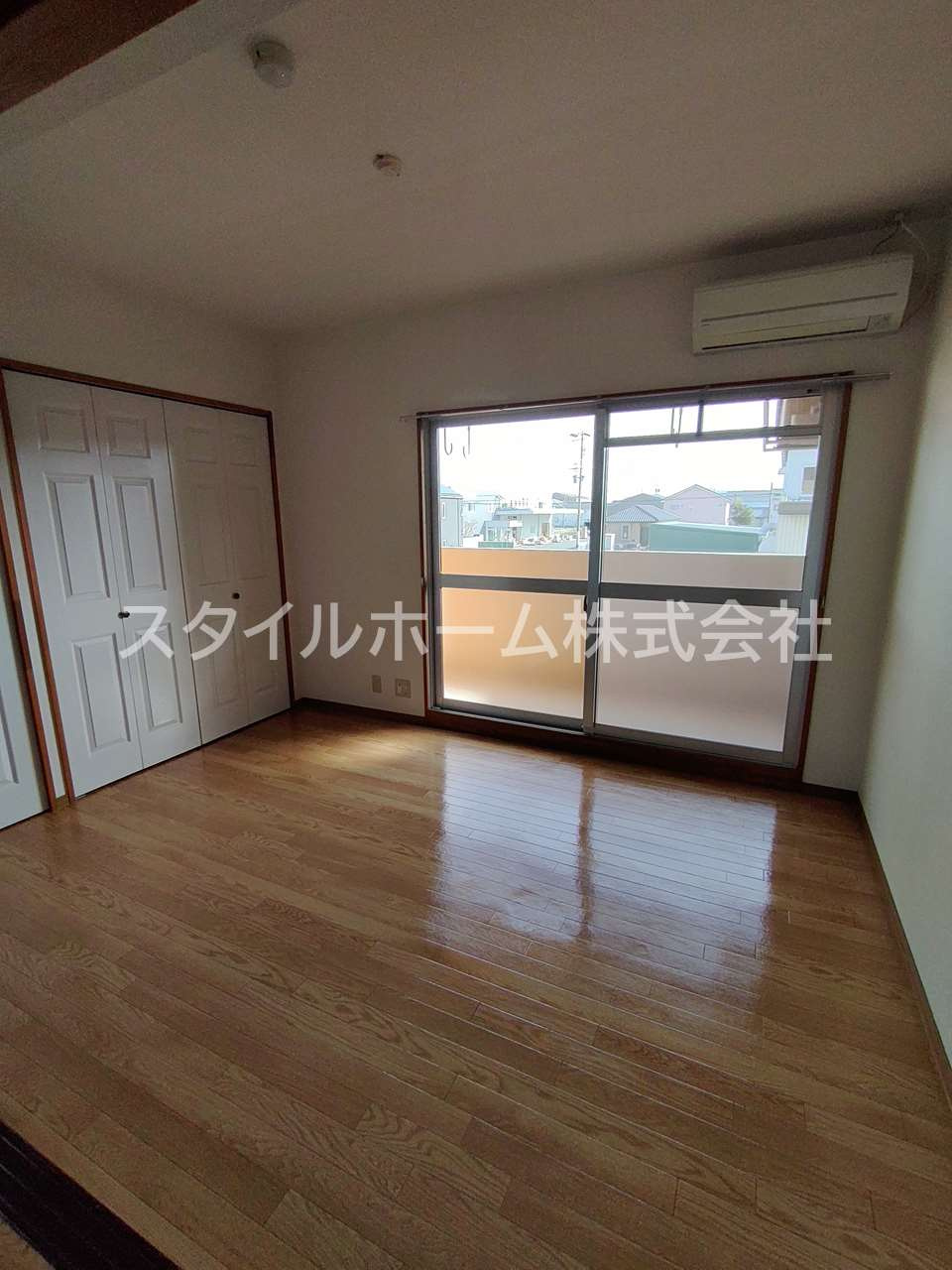 アトランティス川花の居間・リビング|別部屋別部屋写真です。写真です。