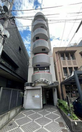 大阪市西区江戸堀１丁目の店舗一部のエントランス