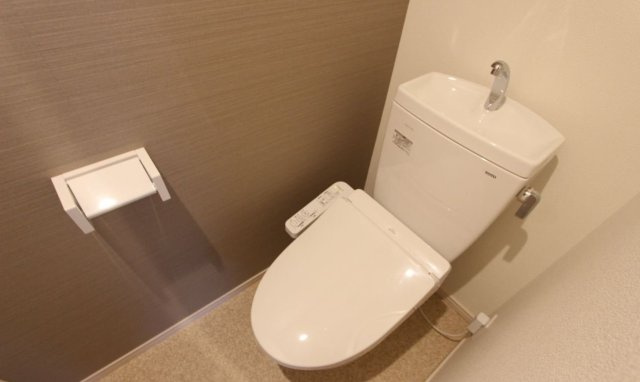 愛知県名古屋市　一棟売アパートのトイレ