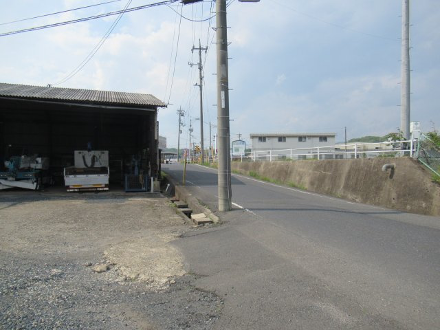 津山市川崎　売土地　939坪の前面道路含む現地写真