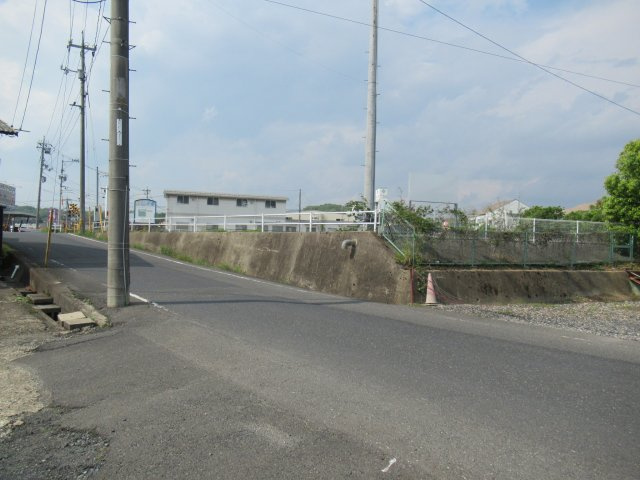 津山市川崎　売土地　939坪の前面道路含む現地写真