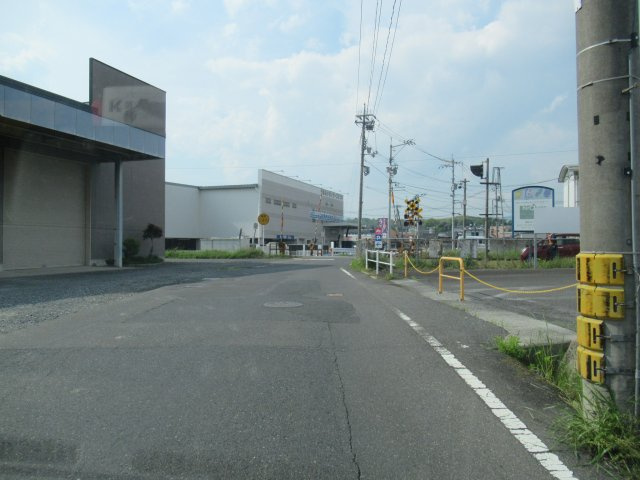 津山市川崎　売土地　939坪の前面道路含む現地写真